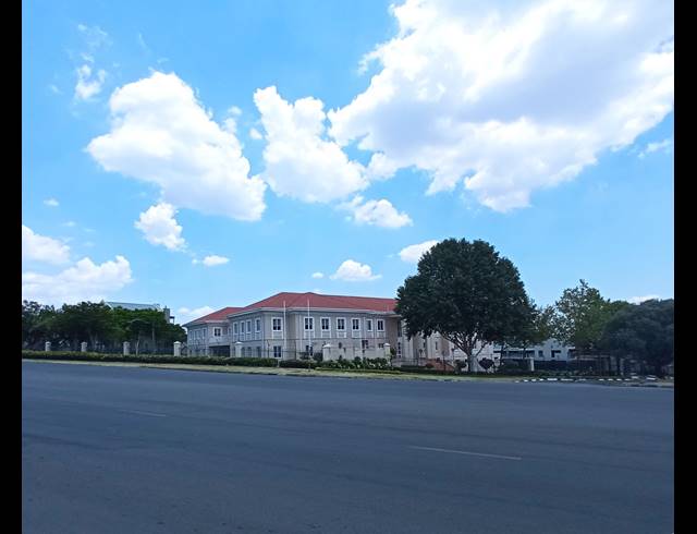 2,422M² OFFICE FOR SALE IN BRYANSTON